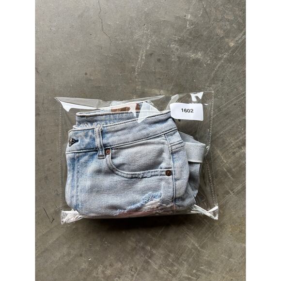 American Eagle Mom Jean Short Stretch Women's Size 4 Light Wash Cuffed - Picture 7 of 7